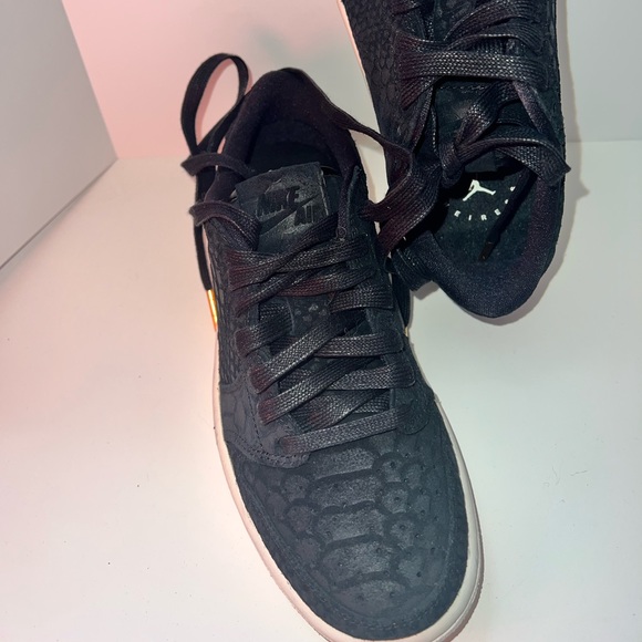 Jordan Wmns Air Jordan 1 Retro Low NS NRG - Picture 3 of 12